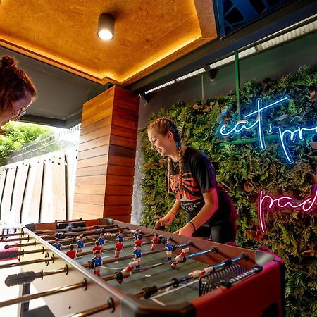 Mad Monkey Phuket Hostel Patong ภายนอก รูปภาพ
