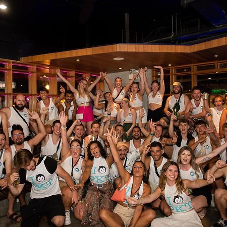 Mad Monkey Phuket Hostel Patong ภายนอก รูปภาพ