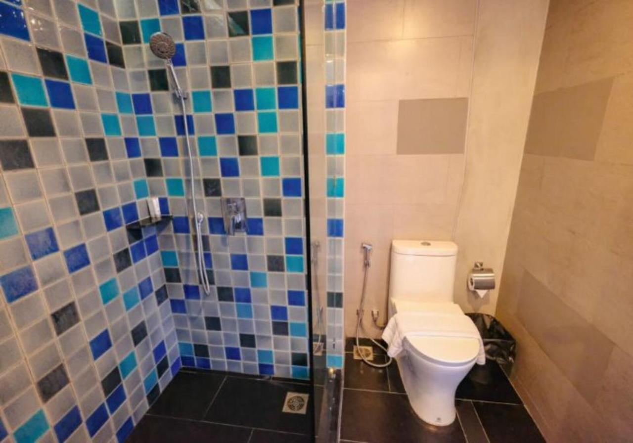 Mad Monkey Phuket Hostel Patong ภายนอก รูปภาพ