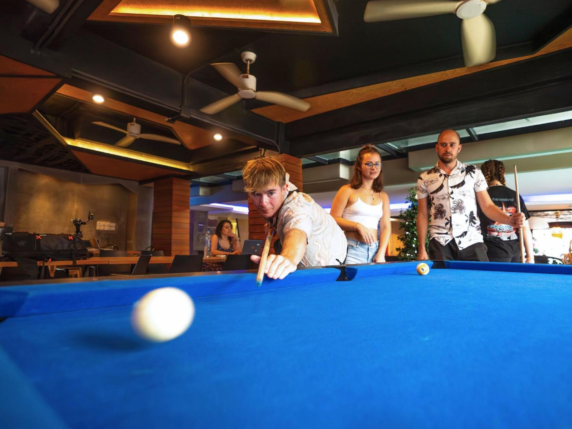 Mad Monkey Phuket Hostel Patong ภายนอก รูปภาพ