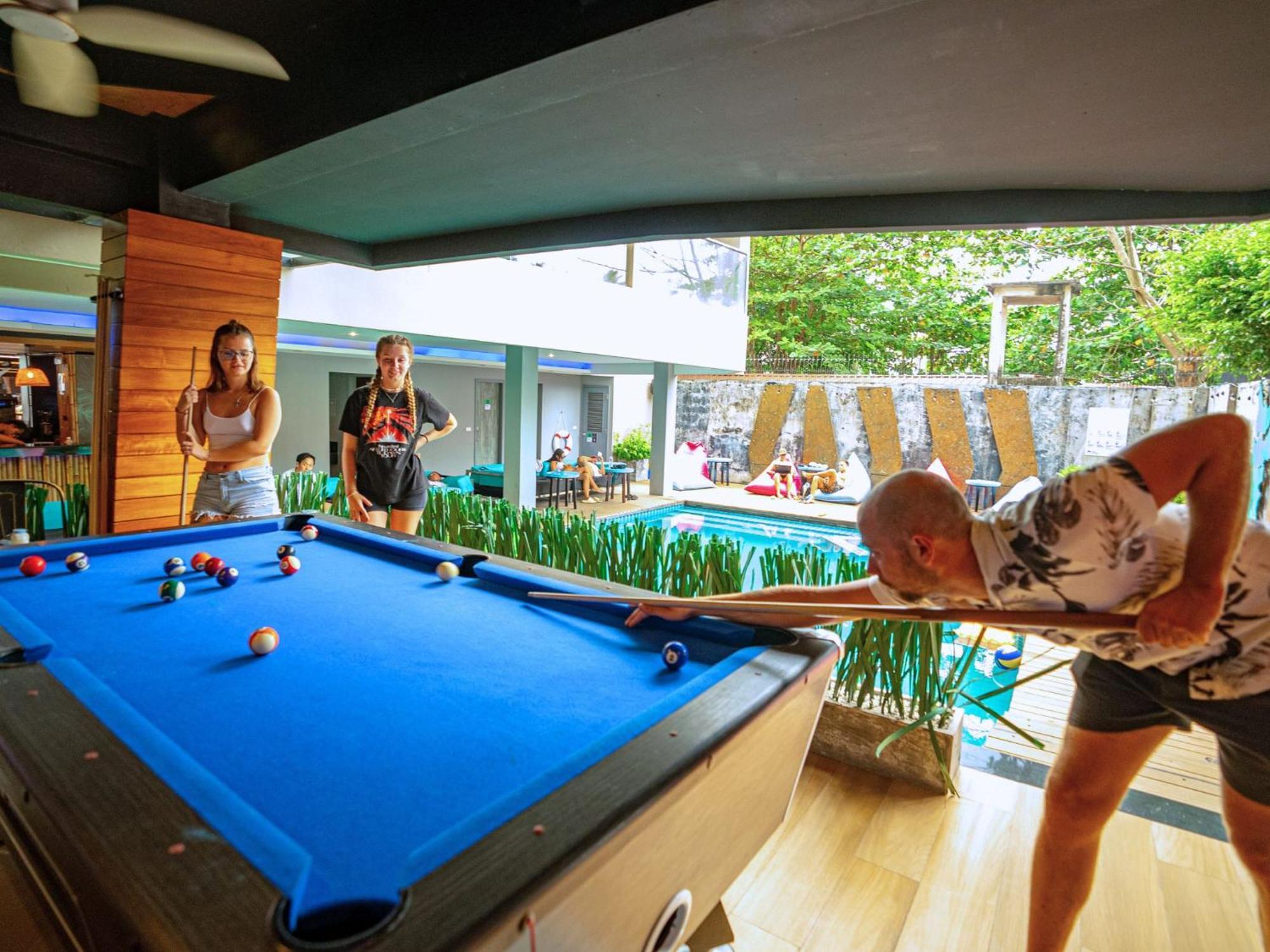 Mad Monkey Phuket Hostel Patong ภายนอก รูปภาพ