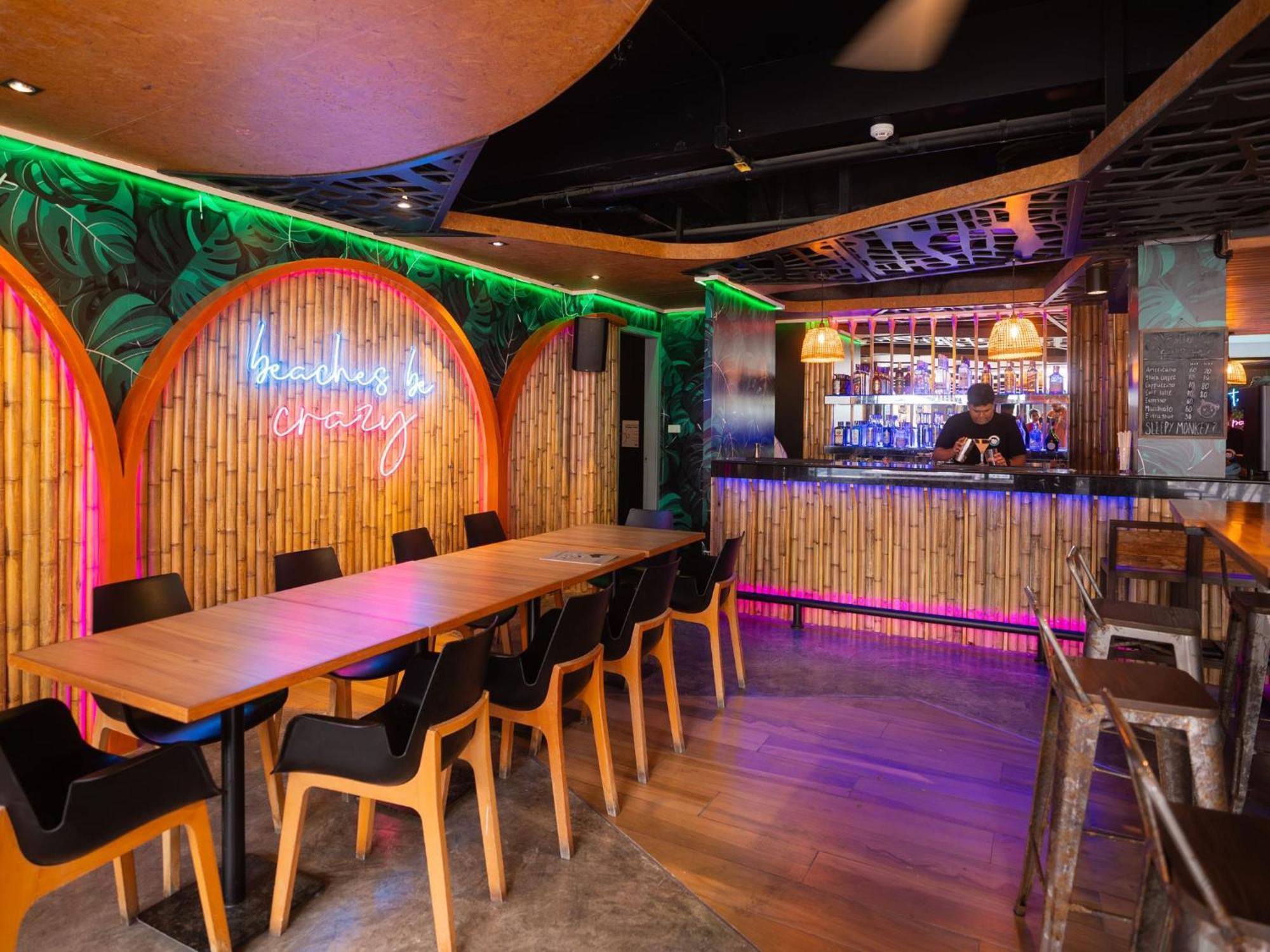 Mad Monkey Phuket Hostel Patong ภายนอก รูปภาพ