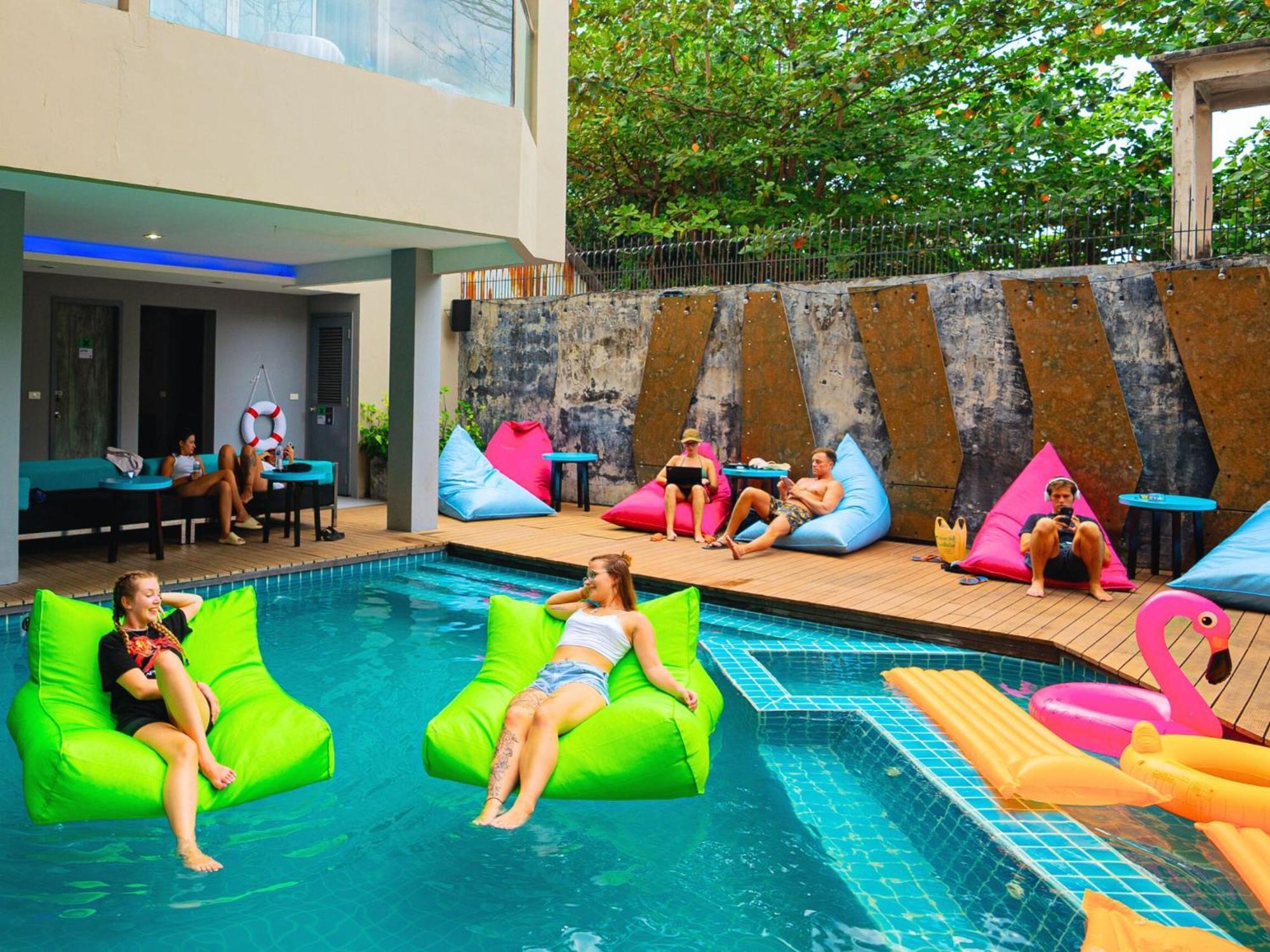 Mad Monkey Phuket Hostel Patong ภายนอก รูปภาพ