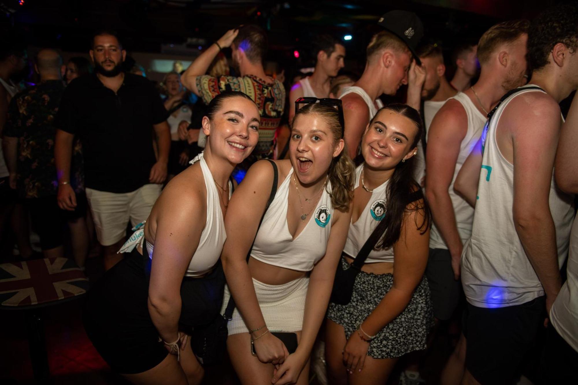 Mad Monkey Phuket Hostel Patong ภายนอก รูปภาพ