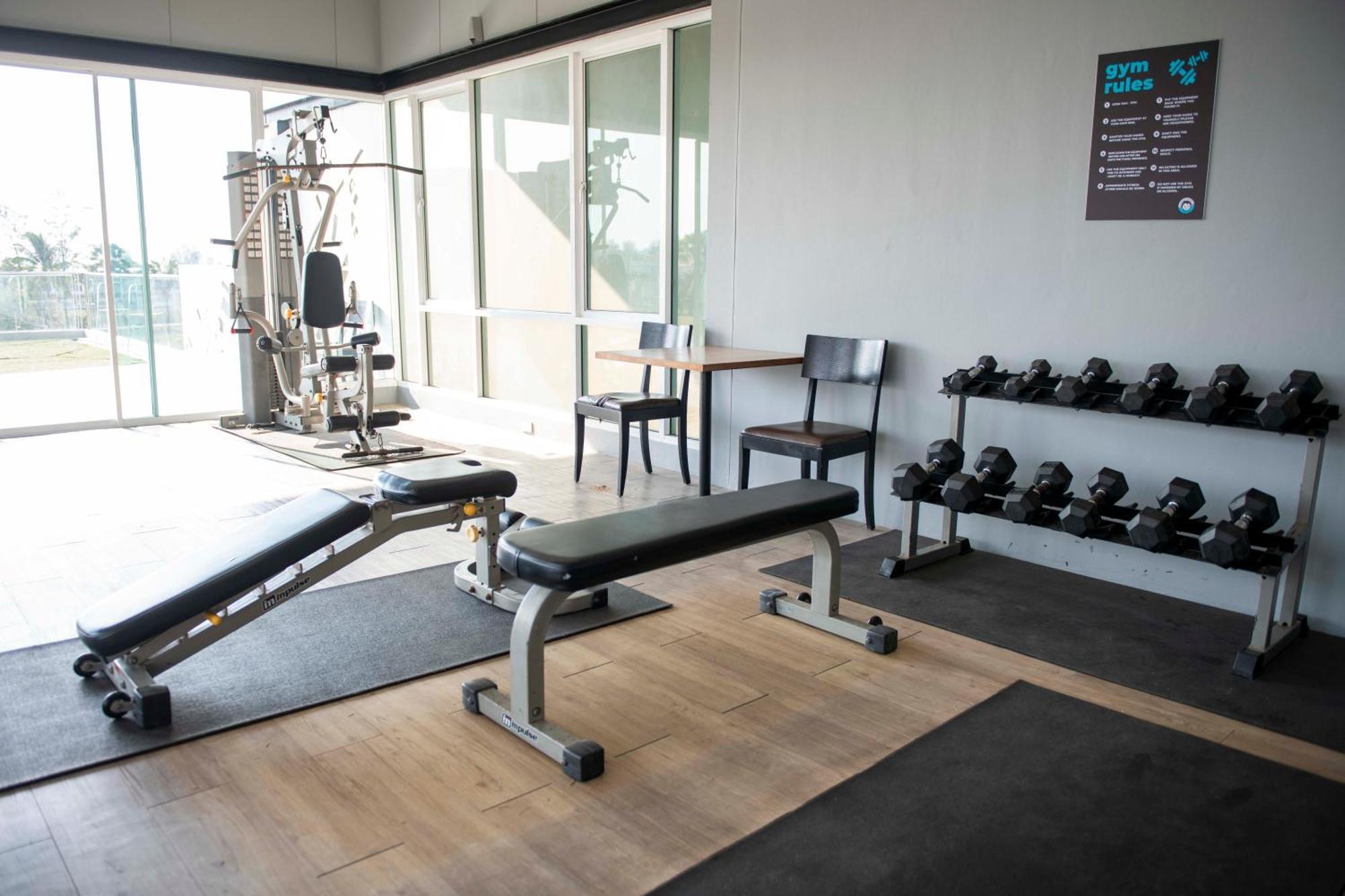 Mad Monkey Phuket Hostel Patong ภายนอก รูปภาพ