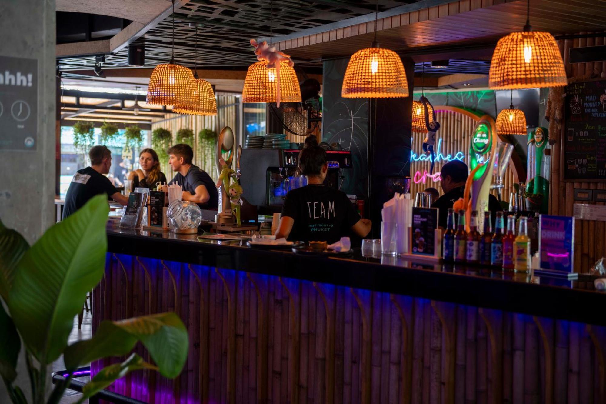 Mad Monkey Phuket Hostel Patong ภายนอก รูปภาพ