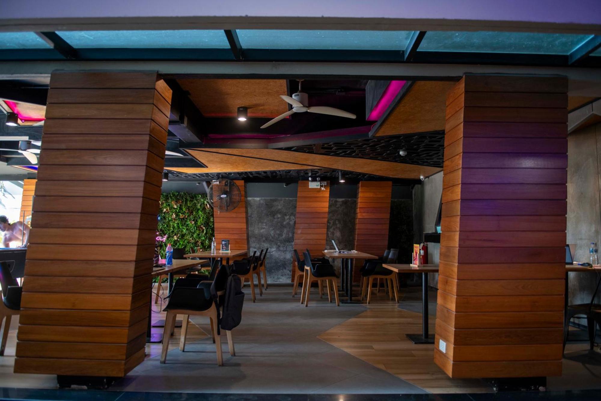 Mad Monkey Phuket Hostel Patong ภายนอก รูปภาพ