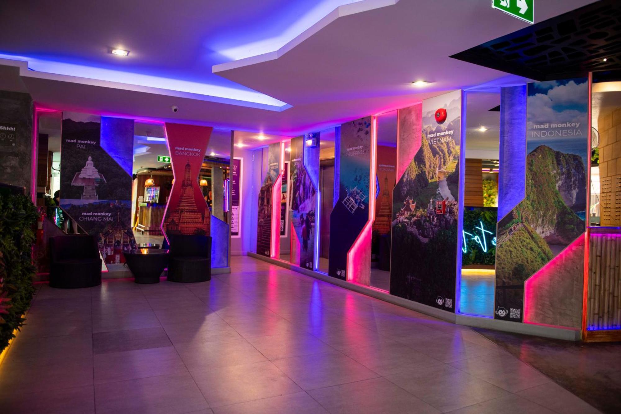 Mad Monkey Phuket Hostel Patong ภายนอก รูปภาพ