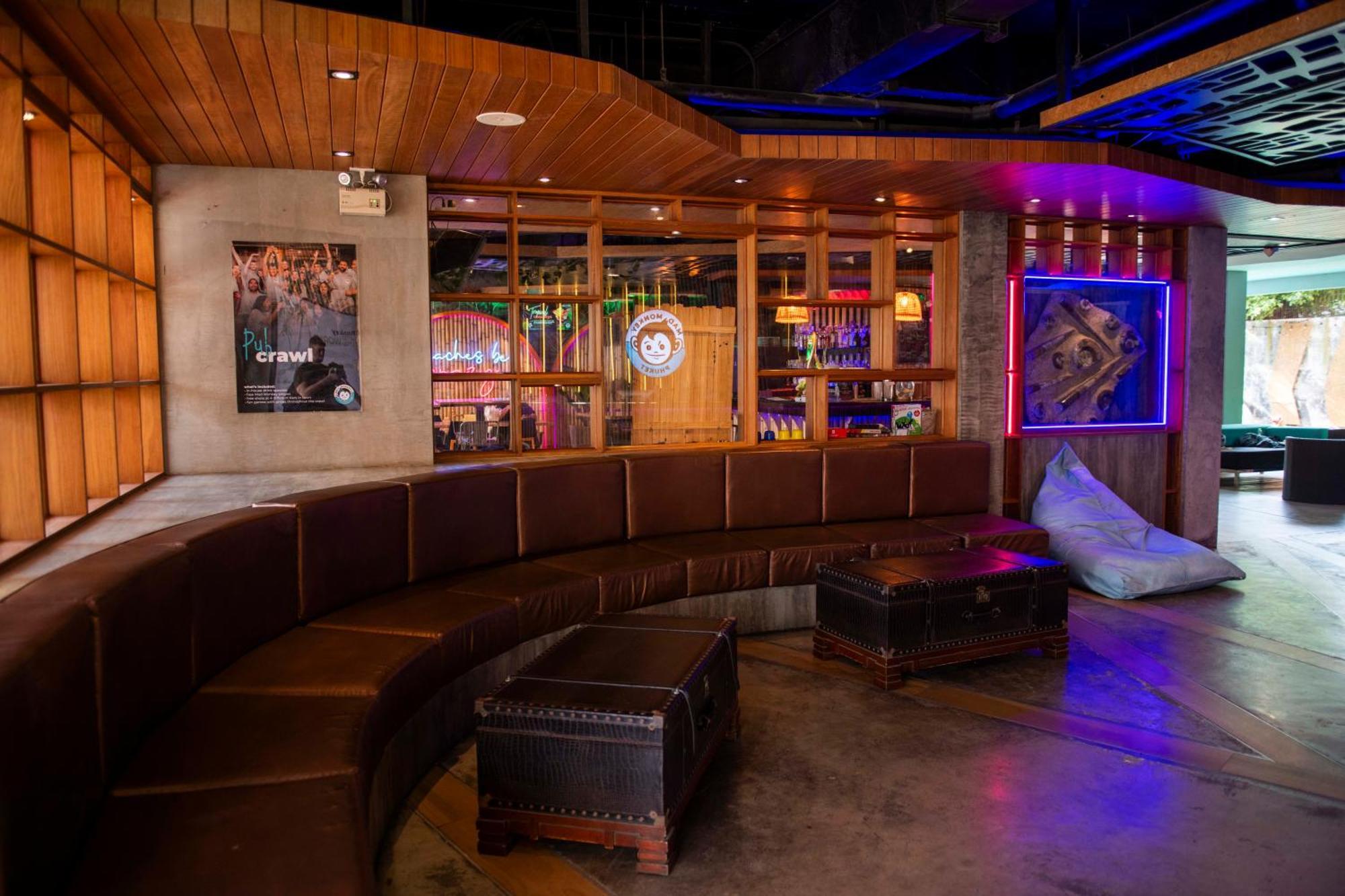 Mad Monkey Phuket Hostel Patong ภายนอก รูปภาพ