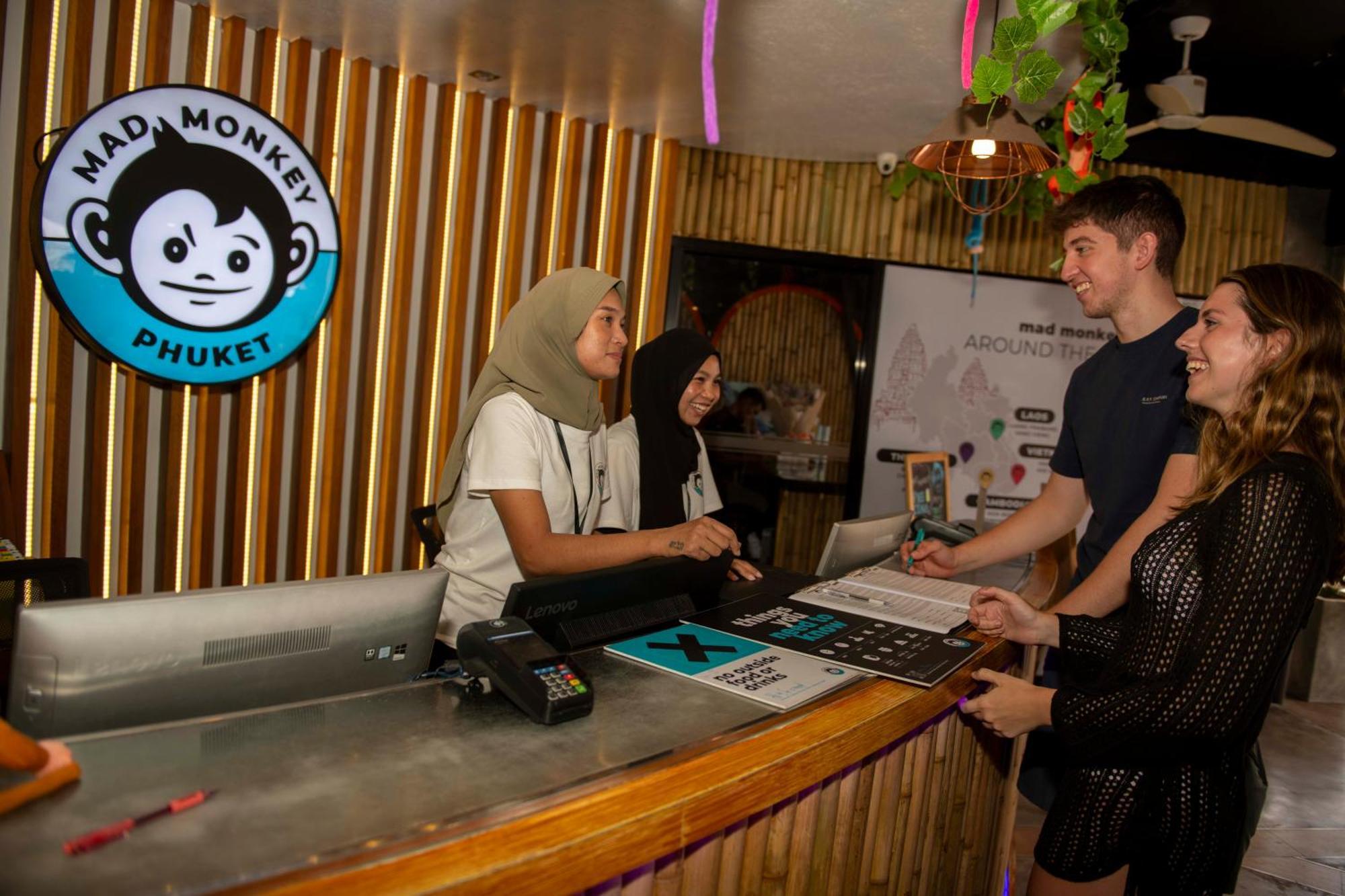 Mad Monkey Phuket Hostel Patong ภายนอก รูปภาพ