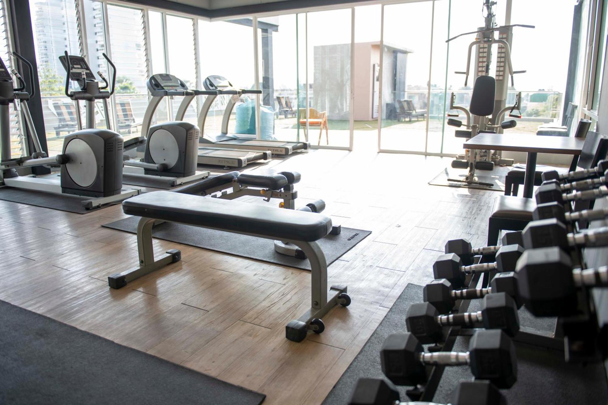 Mad Monkey Phuket Hostel Patong ภายนอก รูปภาพ