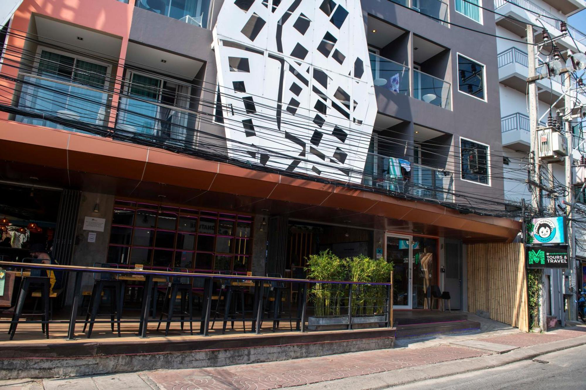Mad Monkey Phuket Hostel Patong ภายนอก รูปภาพ