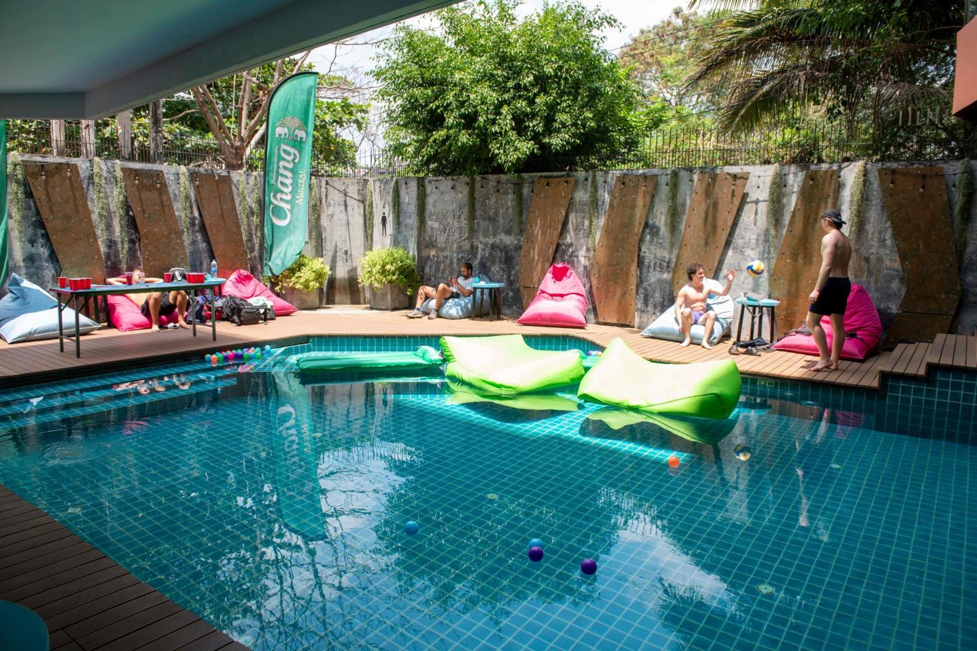 Mad Monkey Phuket Hostel Patong ภายนอก รูปภาพ