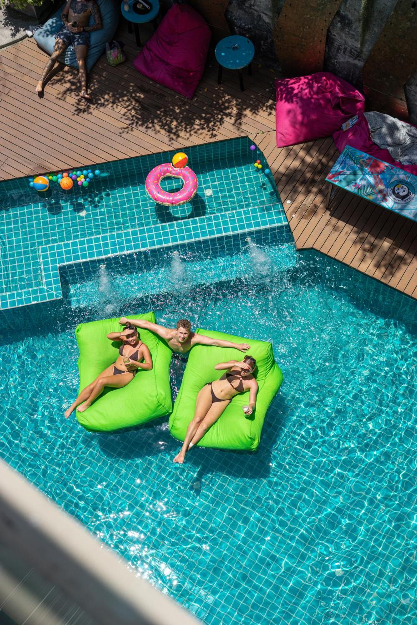 Mad Monkey Phuket Hostel Patong ภายนอก รูปภาพ