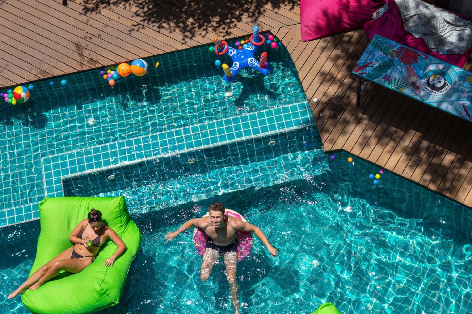 Mad Monkey Phuket Hostel Patong ภายนอก รูปภาพ